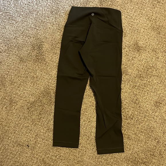 Lululemon Forest Green Cropped Leggings - Picture 2 of 3